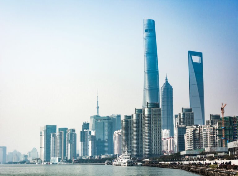 Discover the Top Abu Dhabi Travel Destinations Before Summer Arrives